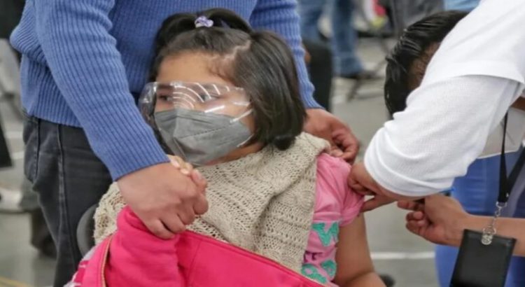 Inmunizan contra covid a 14,000 niños de 9 a 11 años en Ecatepec