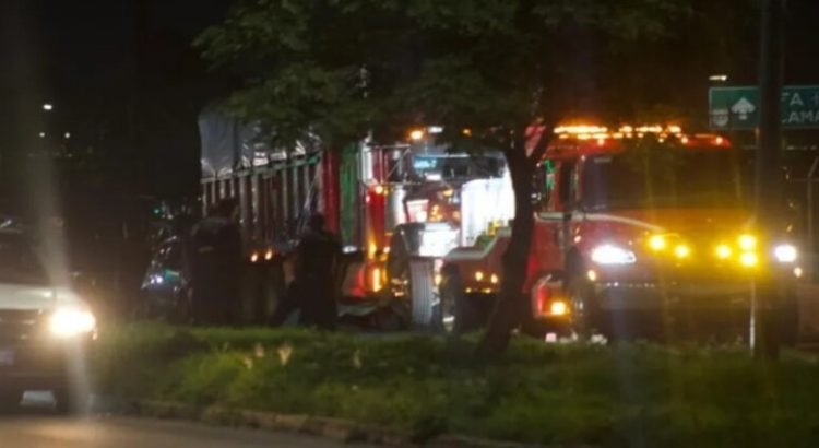 Camión mata a 2 motociclistas en Ecatepec