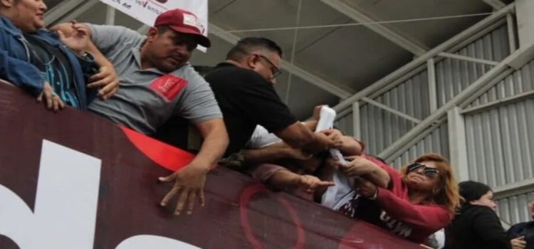 Se armó trifulca en evento de Delfina Gómez en Ecatepec; señalan a ex-perredistas de responsables