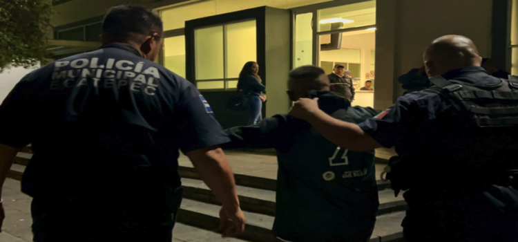 Detienen a 2 presuntos narcomenudistas en Ecatepec