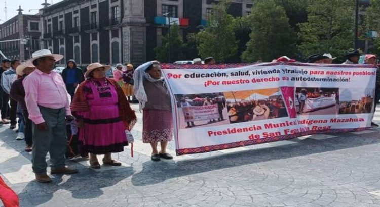 Reciben a Delfina Gómez con manifestaciones en Palacio de Gobierno; Ciudadanos piden atención a distintas problemáticas