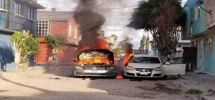Incendian 2 vehículos tras disturbios en Ecatepec