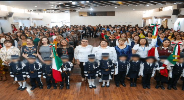 Entregan material cívico a 400 escuelas de preescolar en Ecatepec