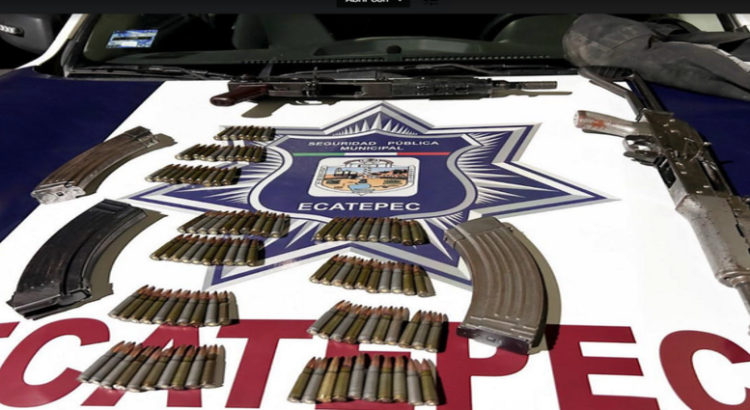 Detienen a 3 sujetos con 2 armas AK-47 abordo de un vehículo robado en Ecatepec