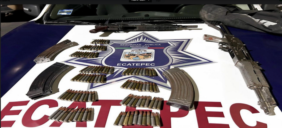 Detienen a 3 sujetos con 2 armas AK-47 abordo de un vehículo robado en Ecatepec