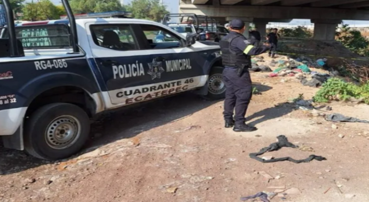 Encuentran 2 cuerpos cerca de canal de aguas negras en Ecatepec