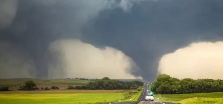 Tormentas eléctricas y tornados arrasan Texas, Oklahoma y Arkansas: 14 Muertos