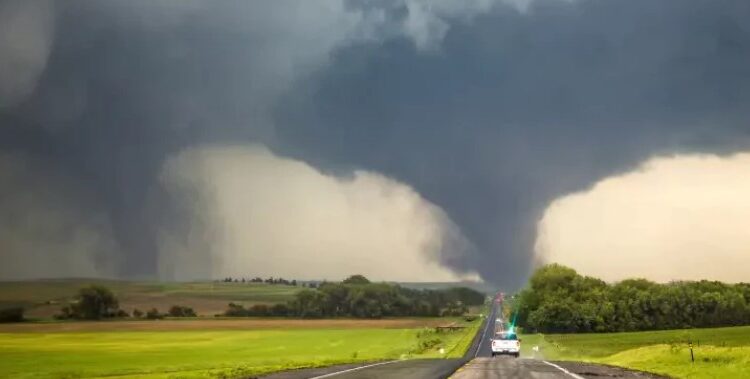 Tormentas eléctricas y tornados arrasan Texas, Oklahoma y Arkansas: 14 Muertos