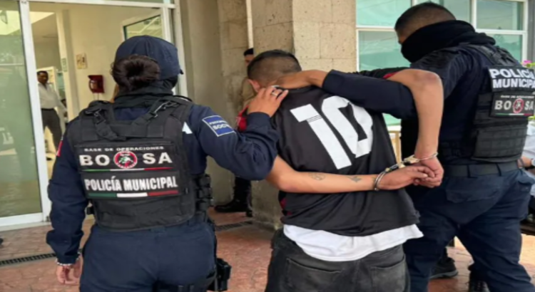 Detienen a joven con drogas en Ecatepec