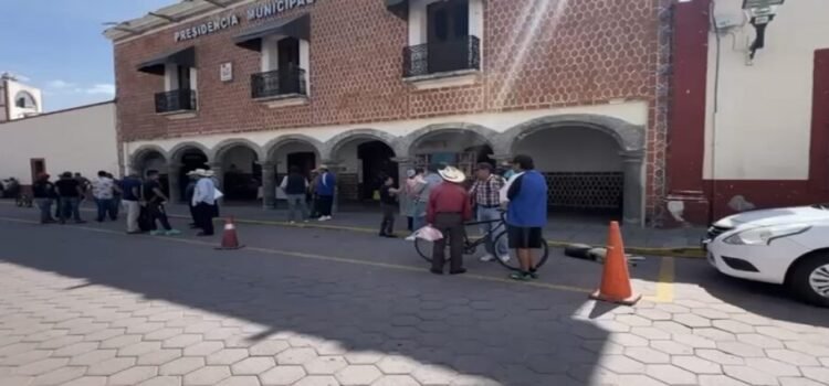Habitantes de Santa Justina, Ecatepec protestan contra alcalde de Ixtacuixtla Habitantes de Santa Justina, Ecatepec protestan contra alcalde de Ixtacuixtla