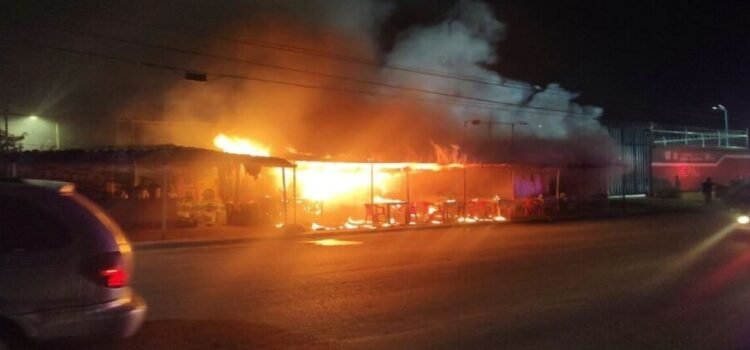 Incendio en taquería de Ecatepec deja saldo de un herido y 3 con crisis nerviosa