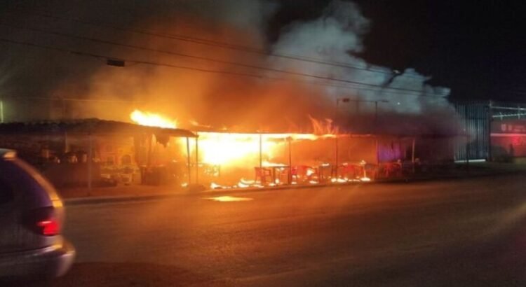 Incendio en taquería de Ecatepec deja saldo de un herido y 3 con crisis nerviosa