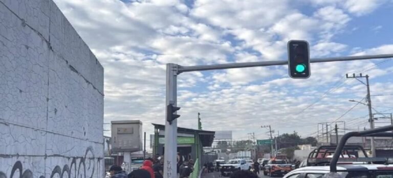 Motociclista perdió la vida tras derrapar sobre carriles del Mexibús en Ecatepec