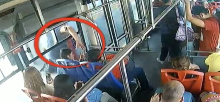 Captan robos de celular a pasajeras del Mexibús en Ecatepec