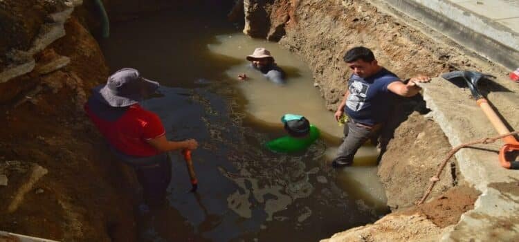 Reparan fugas de agua que llevaban varias años en Ecatepec