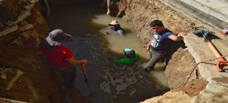 Reparan fugas de agua que llevaban varias años en Ecatepec