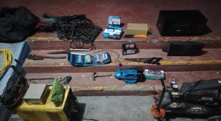 Detienen a 3 ladrones en una primaria de Ecatepec
