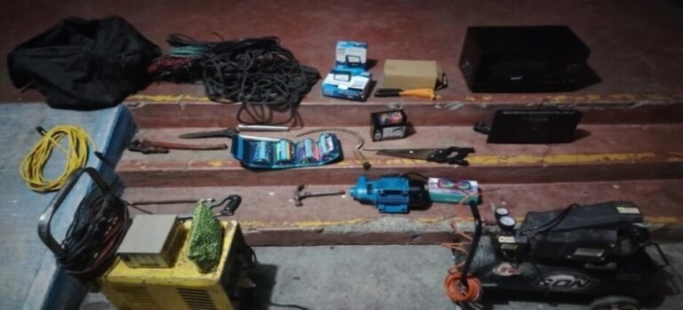 Detienen a 3 ladrones en una primaria de Ecatepec