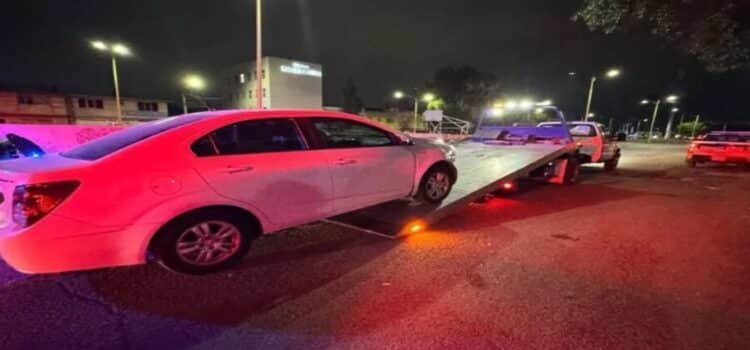 Encuentran vehículo involucrado en balacera en avenida central de Ecatepec