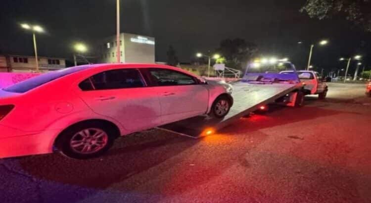 Encuentran vehículo involucrado en balacera en avenida central de Ecatepec