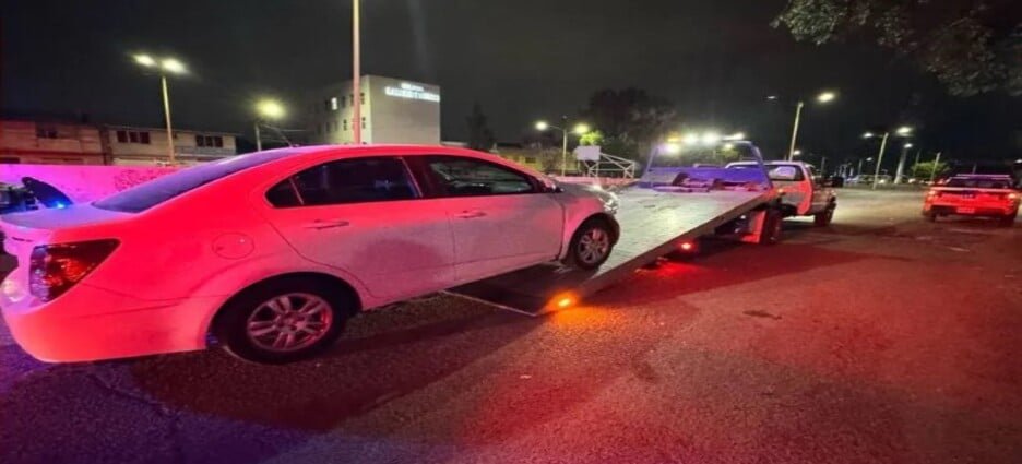 Encuentran vehículo involucrado en balacera en avenida central de Ecatepec