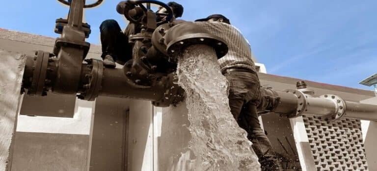 Habitantes denuncian suministro de agua contaminada en colonias de Ecatepec