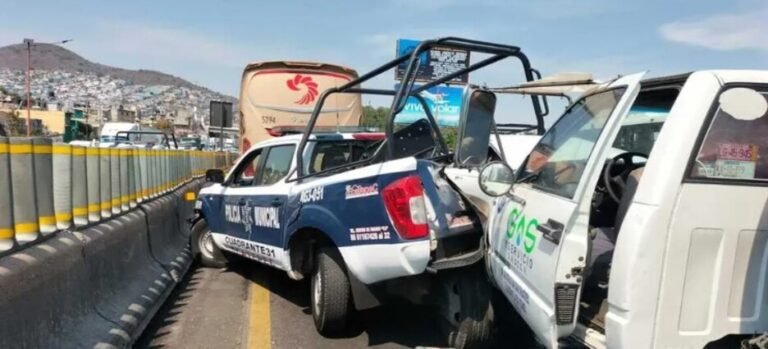 Pipa de gas y patrulla municipal chocan en Ecatepec