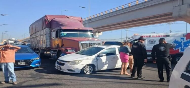 Camión sin frenos provocó carambola en Vía Morelos, Ecatepec
