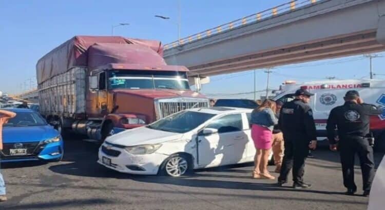 Camión sin frenos provocó carambola en Vía Morelos, Ecatepec