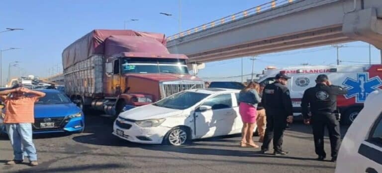 Camión sin frenos provocó carambola en Vía Morelos, Ecatepec