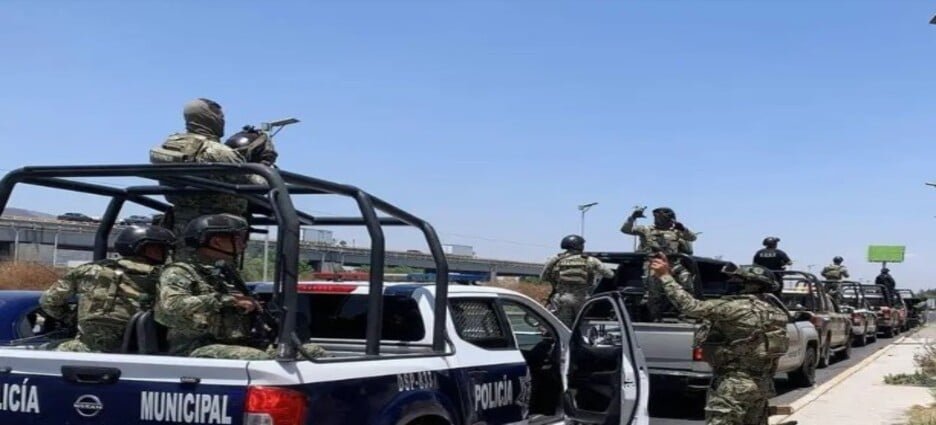 Blindan alrededores de Ecatepec para evitar "fenómeno cucaracha"