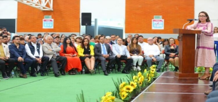 Entregan sentencias de regularización de viviendas en Ecatepec