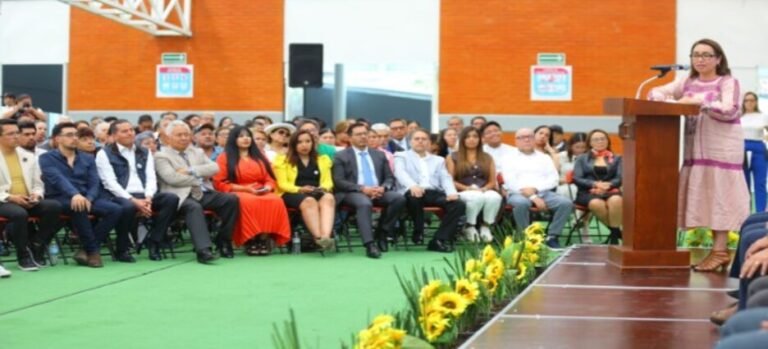 Entregan sentencias de regularización de viviendas en Ecatepec