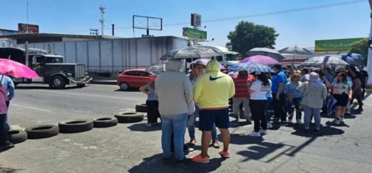 Habitantes de Ecatepec bloquean Vía Morelos por desabasto de agua potable
