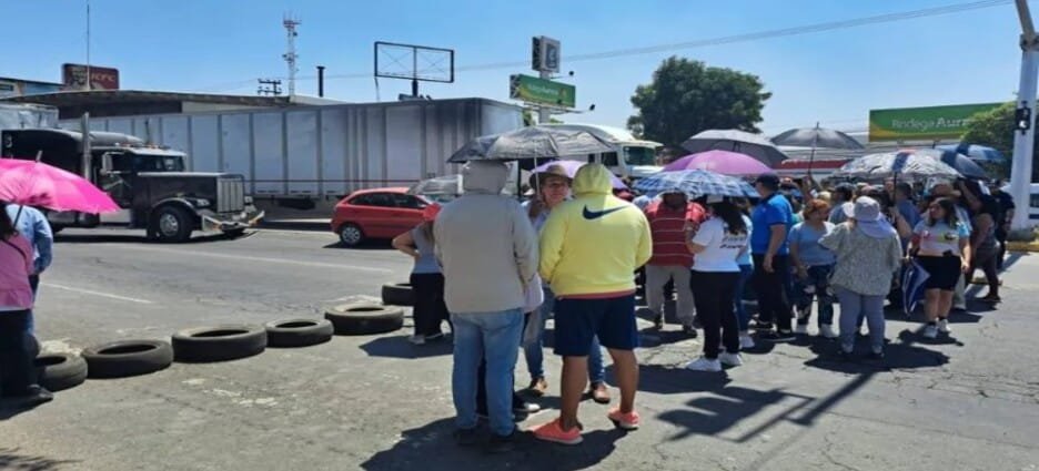 Habitantes de Ecatepec bloquean Vía Morelos por desabasto de agua potable