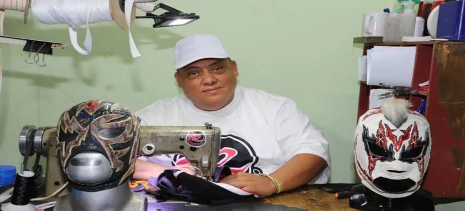 Costurero de Ecatepec conquista WWE con sus diseños