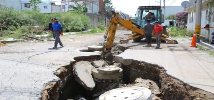 Gobierno repara socavón en colonia El Progreso de Guadalupe Victoria en Ecatepec