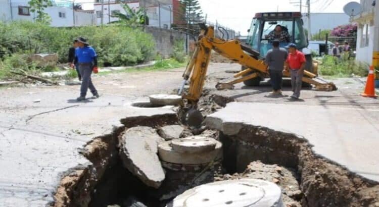 Gobierno repara socavón en colonia El Progreso de Guadalupe Victoria en Ecatepec
