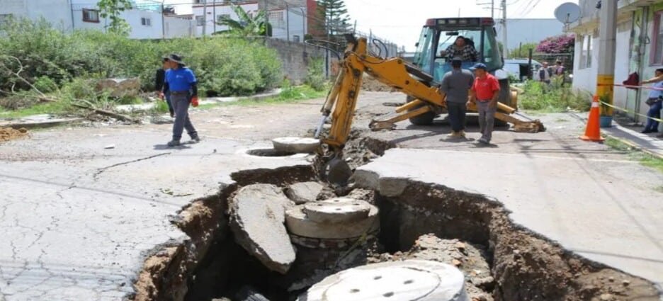 Gobierno repara socavón en colonia El Progreso de Guadalupe Victoria en Ecatepec