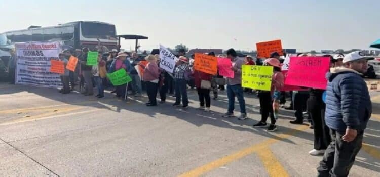 Ejidatarios bloquean entrada a Ecatepec y AIFA, piden pago por tierras