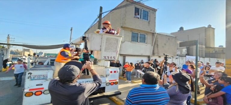 Se han instalado 23,000 luminarias en Ecatepec