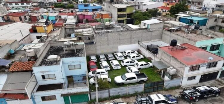 Localizan predio con autos robados a empresa de Puebla en Ecatepec