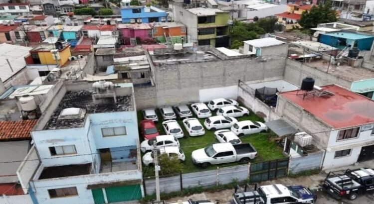Localizan predio con autos robados a empresa de Puebla en Ecatepec