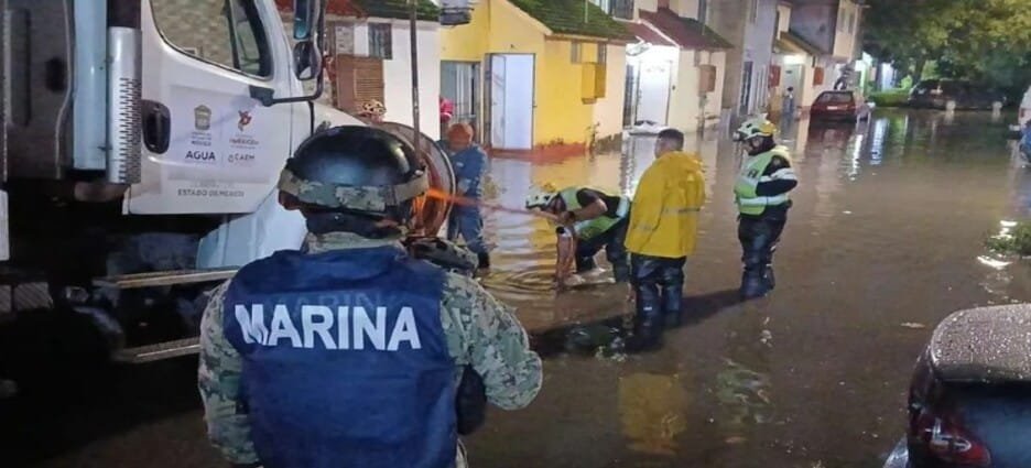 Marina apoya a damnificados por inundaciones en Ecatepec