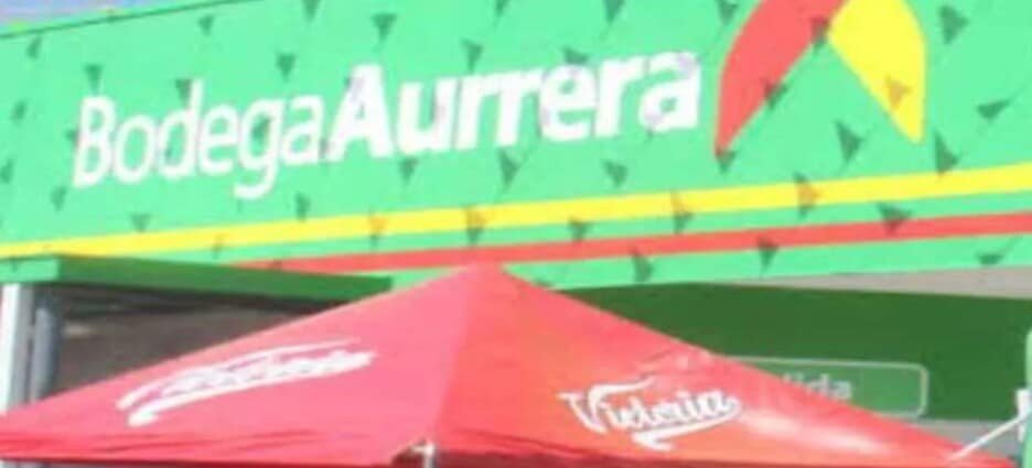 Trabajador de Bodega Aurrera enfrenta a presuntos ladrones en Ecatepec