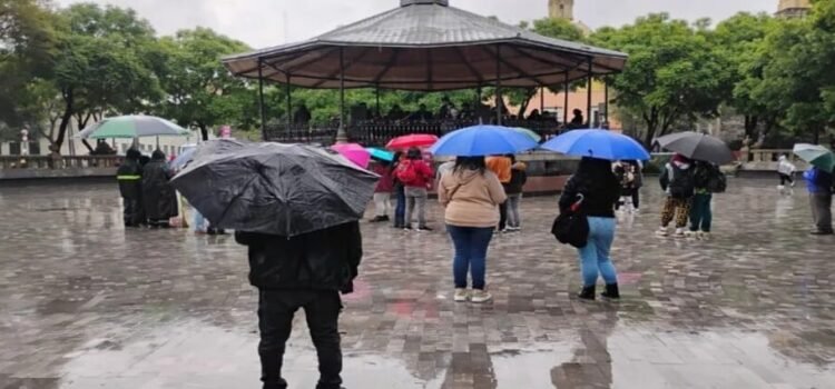 Continuarán las fuertes lluvias por monzón en Edomex Continuarán las fuertes lluvias por monzón en Edomex