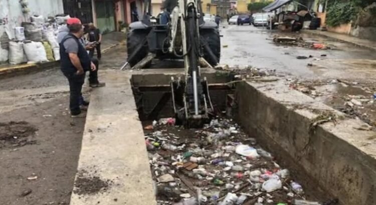 Retiran basura y liberan colector clave contra inundaciones en Ecatepec