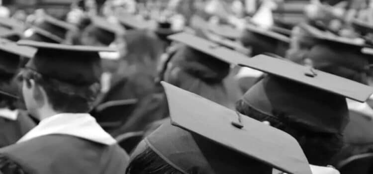 Alumno pierde la vida durante graduación en Preparatoria 81 de Ecatepec