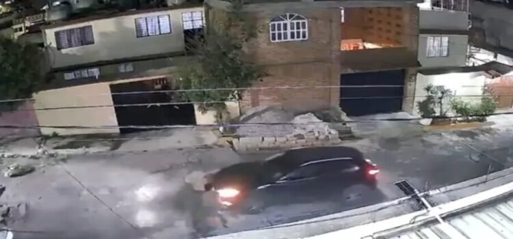 Captan robo a mano armado de camioneta a familia afuera de su casa en Ecatepec