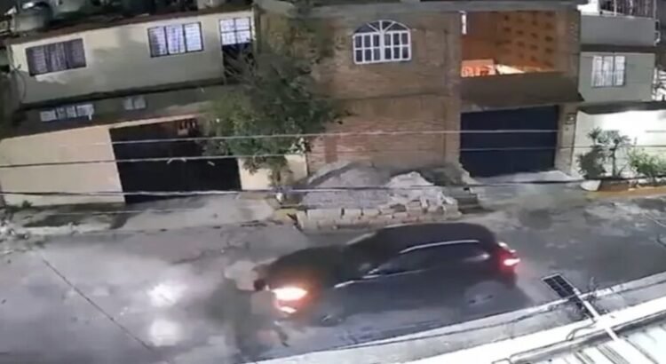 Captan robo a mano armado de camioneta a familia afuera de su casa en Ecatepec